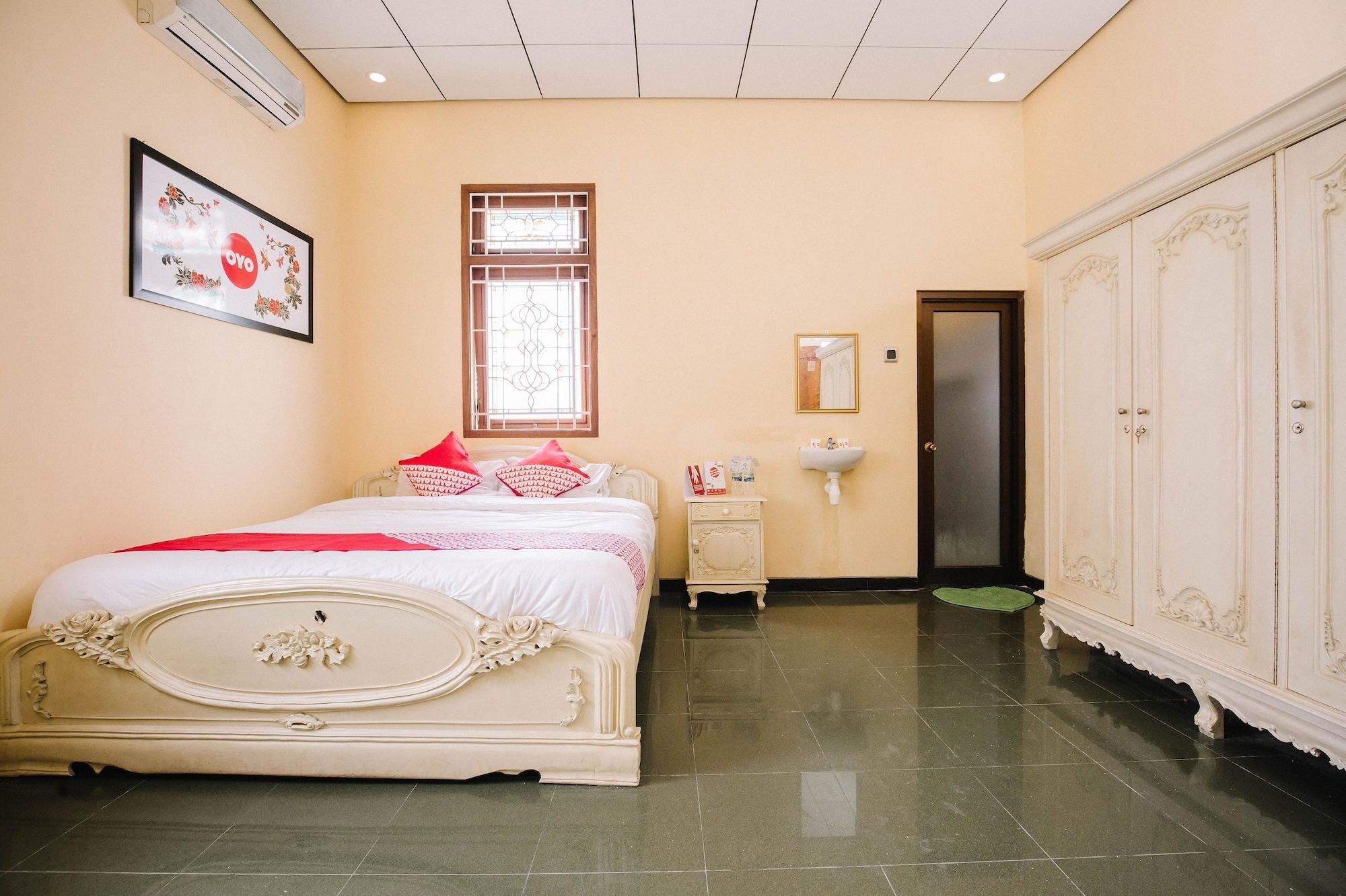 Oyo 986 Authentic Osing Homestay Banyuwangi  Esterno foto
