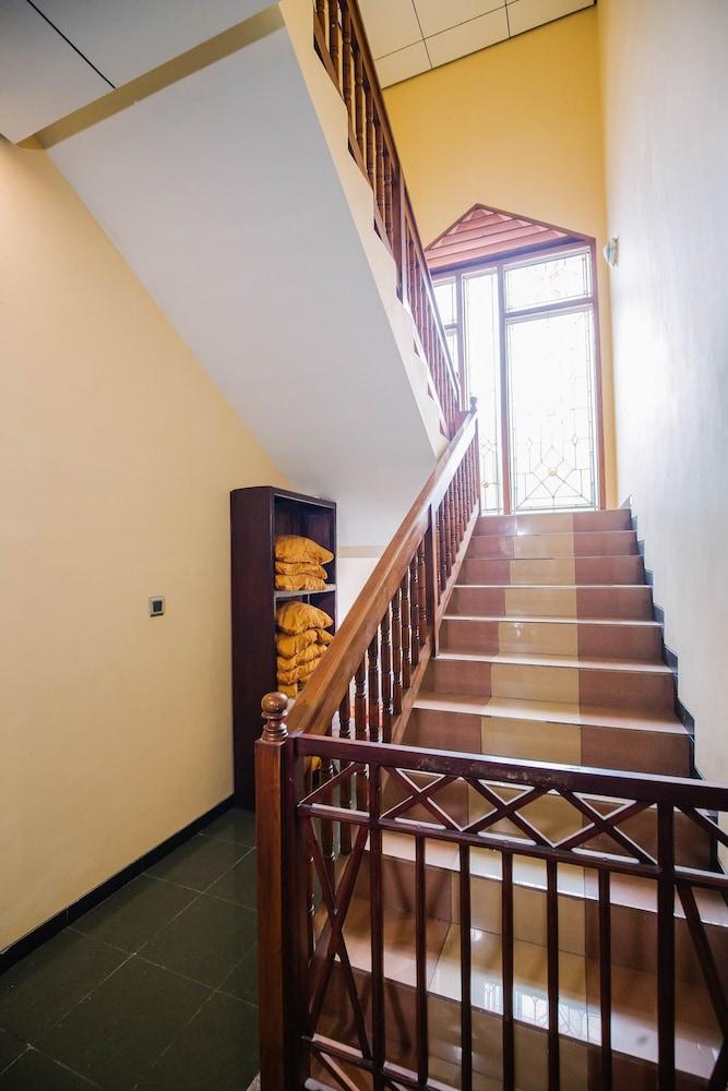 Oyo 986 Authentic Osing Homestay Banyuwangi  Esterno foto