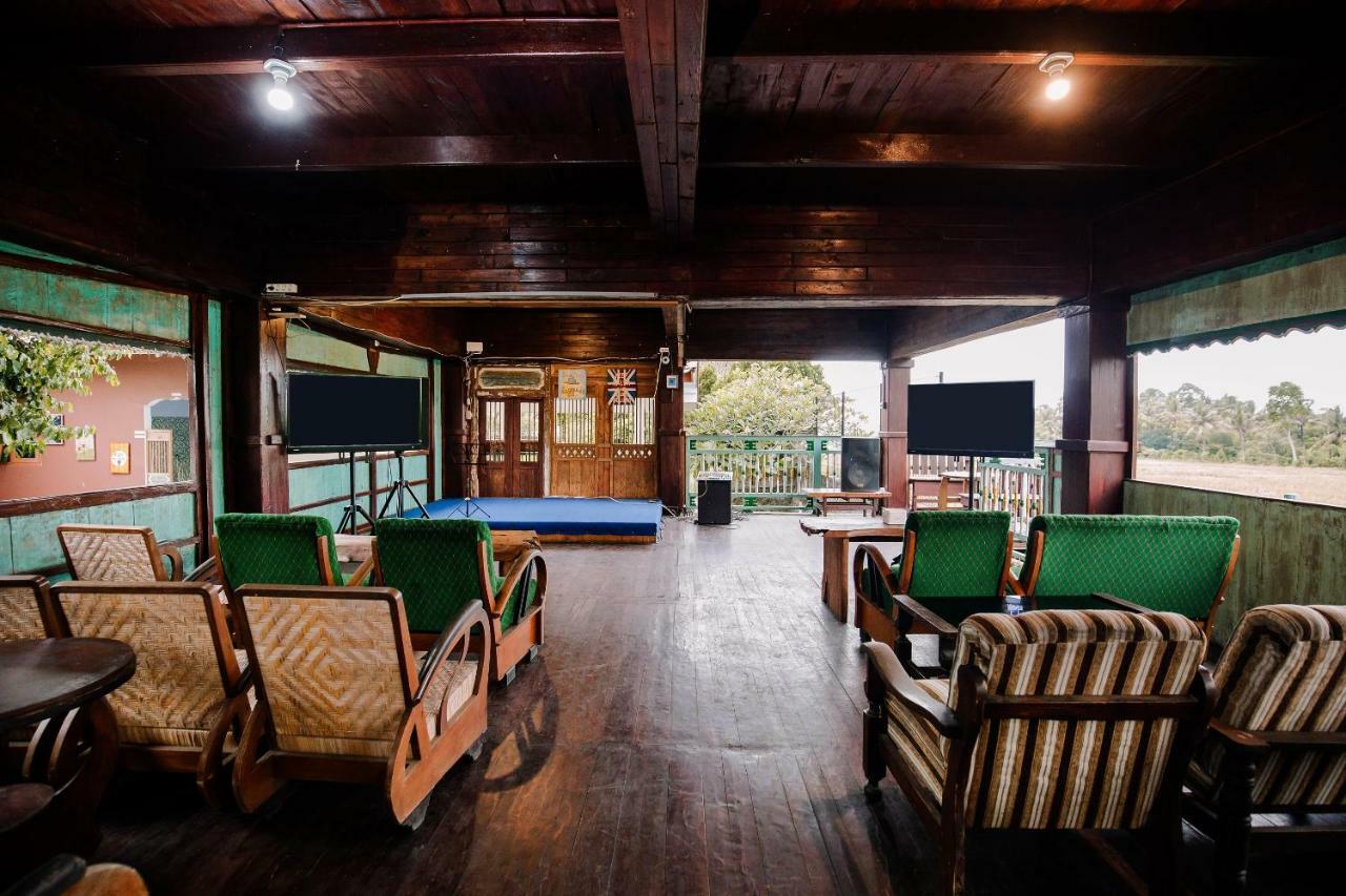 Oyo 986 Authentic Osing Homestay Banyuwangi  Esterno foto