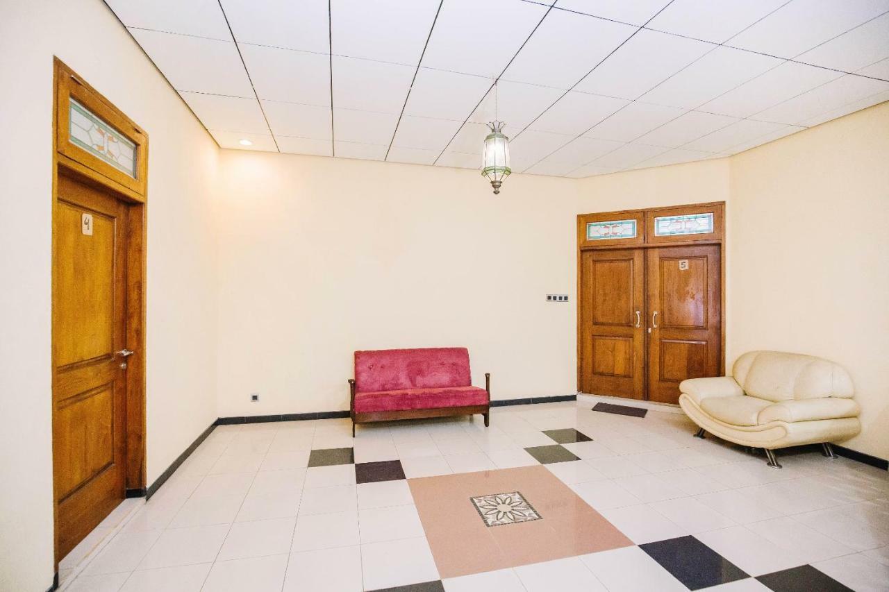 Oyo 986 Authentic Osing Homestay Banyuwangi  Esterno foto
